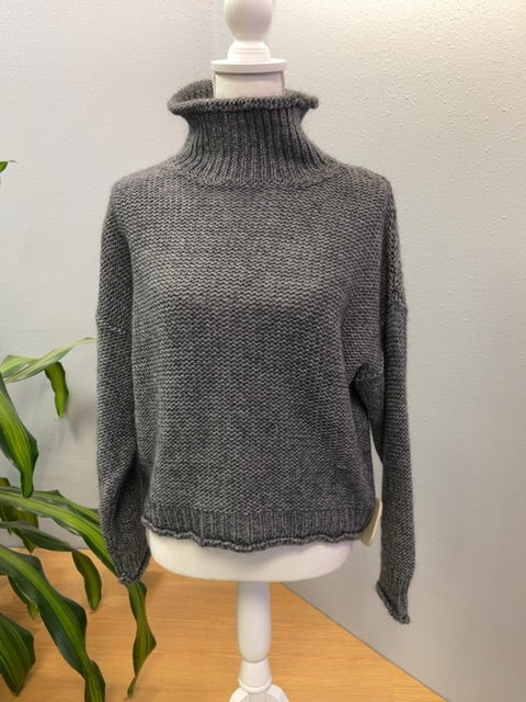Anthropologie S Gray Chunky knit mock neck LS cropped knit
