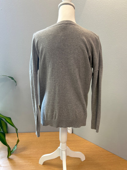 Theory S Gray LS vcut knit w/ waffle knit front