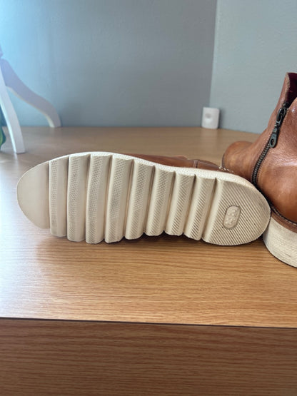 Bed|Stu 9 Brown leather platform like zip ankle