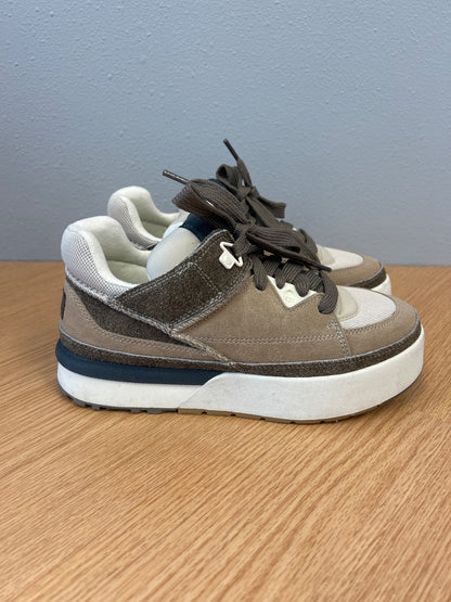 UGG 8 Brown Platform Sneaker