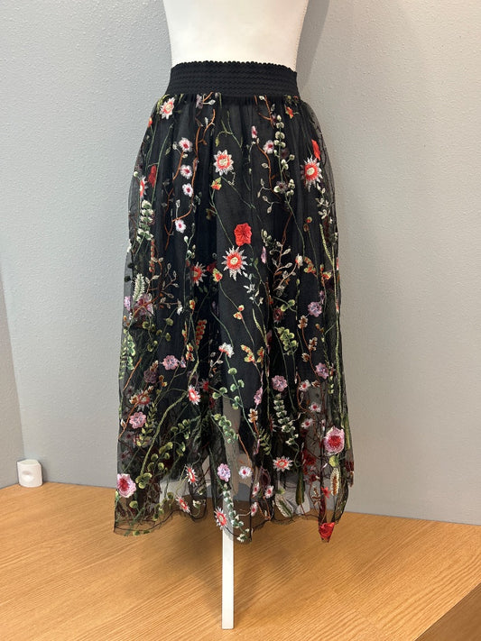 Aratta Silent Journey L Black floral embroiered meshskirt w/ mini underlay