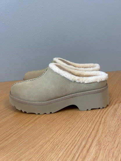 UGG 12 Brown Wedge Ankle