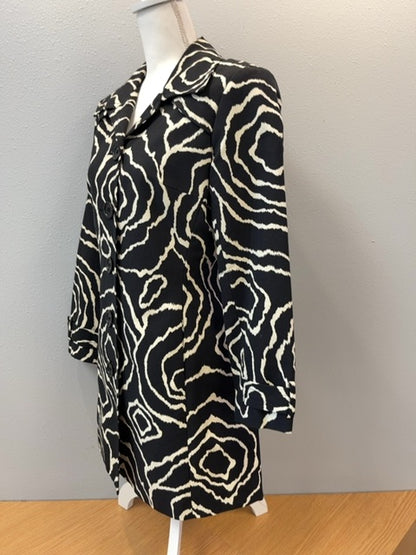 Trina Turk 8 Black zebra trnch w/ pink satin lining