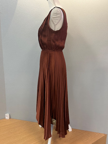 Steve Madden XS Brown pleated sleeveless midi SATIN