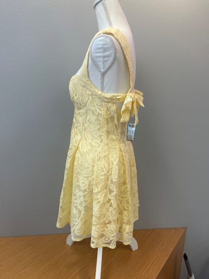 For Love & Lemons L Yellow lace A-line w/ open back