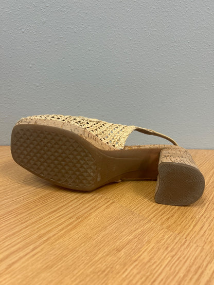 Aerosoles 8.5 Tan straw slingback chunk heel w/ ankle strap