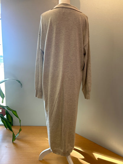 Things Between L Gray Vcut collared knit LS maxi