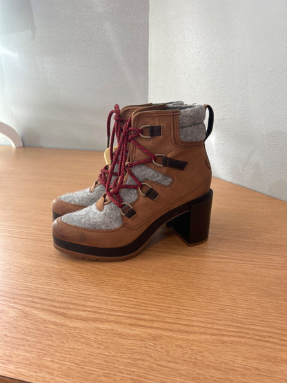 Sorel 9.5 Brown/Grey chunk heel lace up