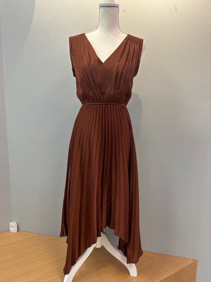 Steve Madden XS Brown pleated sleeveless midi SATIN
