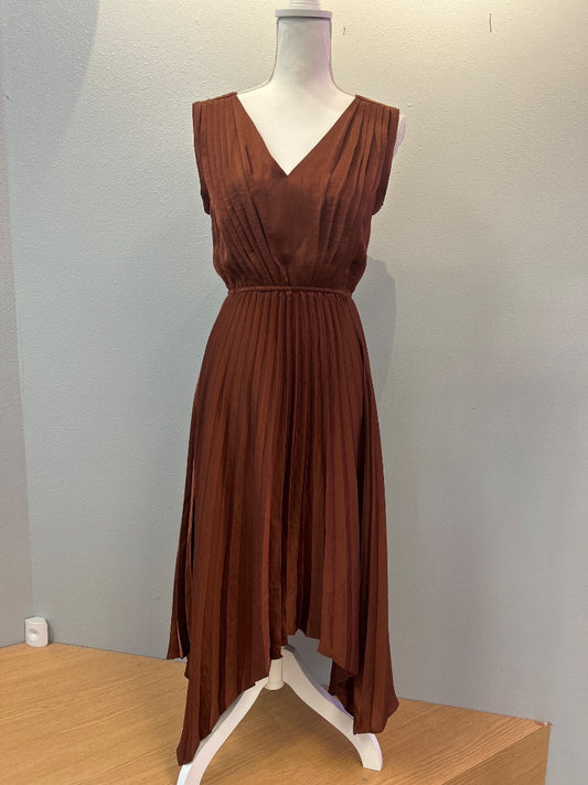 Steve Madden XS Brown pleated sleeveless midi SATIN