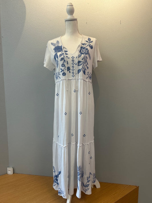Johnny Was S White /blue embroidered SS Vcut maxi w/ ties