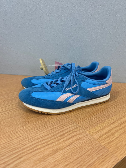 Reebok 8 Blue /pink lace up suede lowtop sneaker