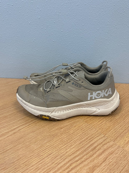 Hoka 7.5 Tan drawstring close, gore-tex lift