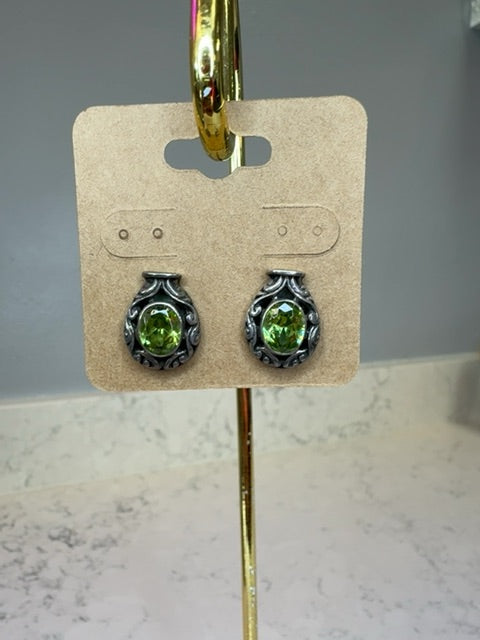 NO BRAND Peridot Oval Cut Stud in Pewter Earring