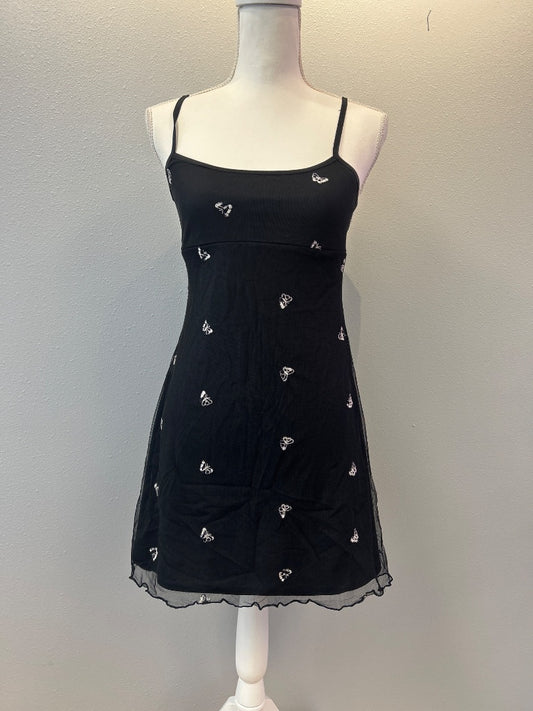 City Triangles M Black Strappy Butterfly embroider