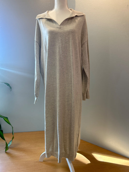 Things Between L Gray Vcut collared knit LS maxi