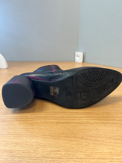 A.S. 98 12 Black /pink distressed leather pointed toe heeled bootie