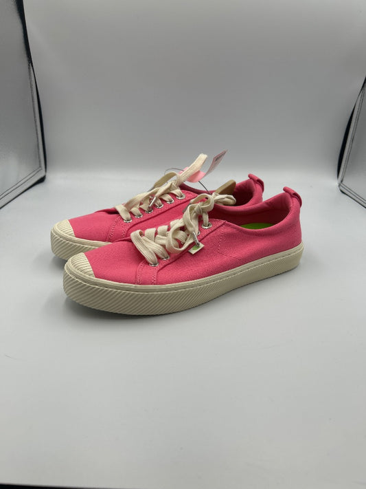 Cariuma 10 pink/white lace up sneaker