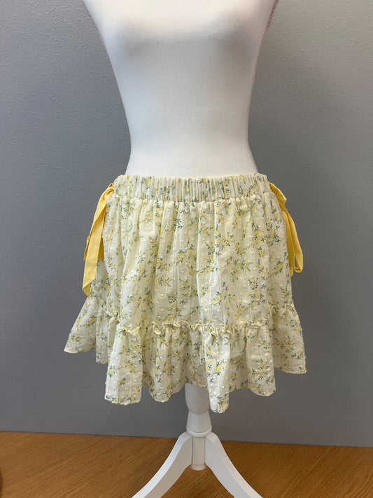 New In L  floral mini skirt w/ yellow ribbons NWT