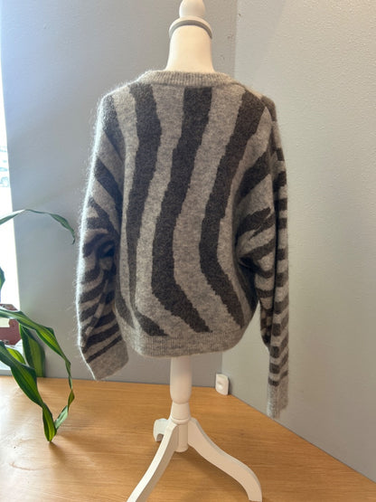 Remain L Gray wool/mohair blend crewneck LS curve stripe