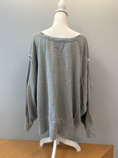 We The Free L Gray Ucut LS sweatshirt w/ side slits/seaming