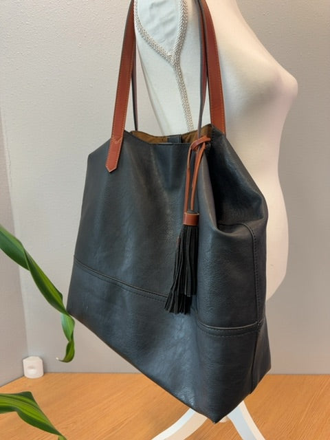 Free People L black/brown leather shoulder/sm card holder isnide