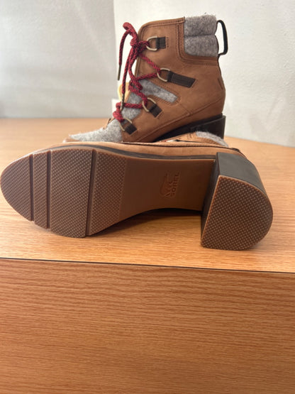 Sorel 9.5 Brown/Grey chunk heel lace up