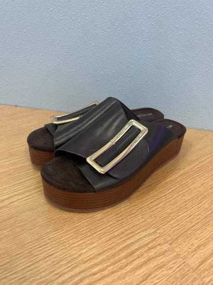 Kelsi Dagger 9 Brown platform sandal w/ leather upper/gold buckle