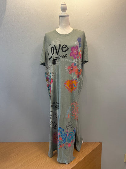 Natural Life M Green SS ucut maxi w/ florals/ "love" graphic