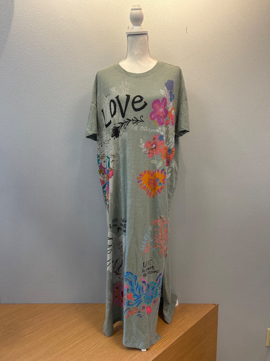 Natural Life M Green SS ucut maxi w/ florals/ "love" graphic