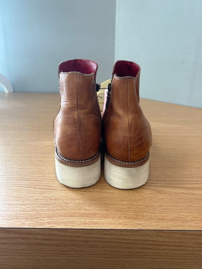 Bed|Stu 9 Brown leather platform like zip ankle