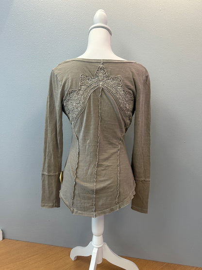 Free People M Tan Vcut LS w/ lace accents/seaming