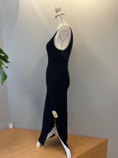 Toccin XS Black Slvlss Ribbed v-neck