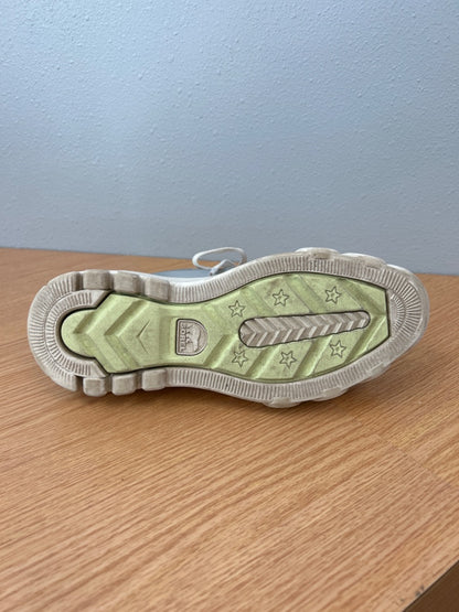 Sorel 9 Silver lace up sneaker w/ metallic coloring/WTE laces
