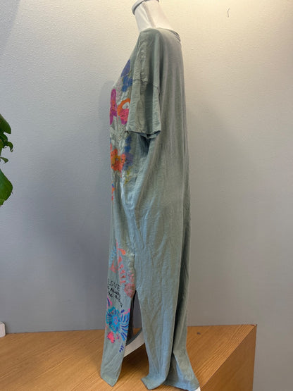 Natural Life M Green SS ucut maxi w/ florals/ "love" graphic