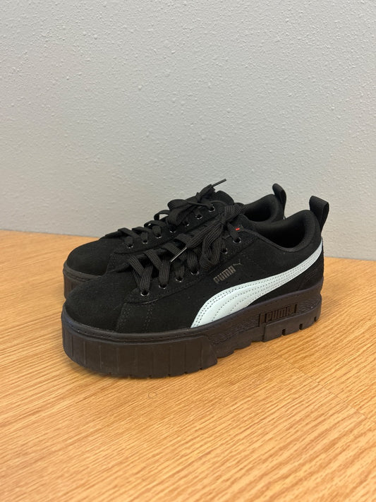 Puma 7.5 Black platform suede sneaker w/ blue/red accents