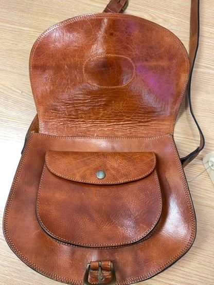 NO BRAND  Tan Genuine leather crescent bag w/ crossbody strap/buckle