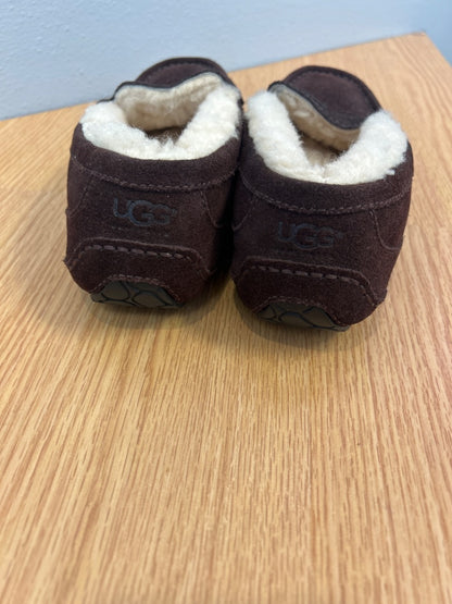 UGG 4 Brown KIDS slilp on fur lined mocassins