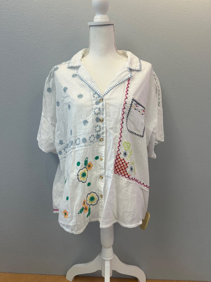 tru luxe XL White SS collared bttn up w/ rainbow embroidery