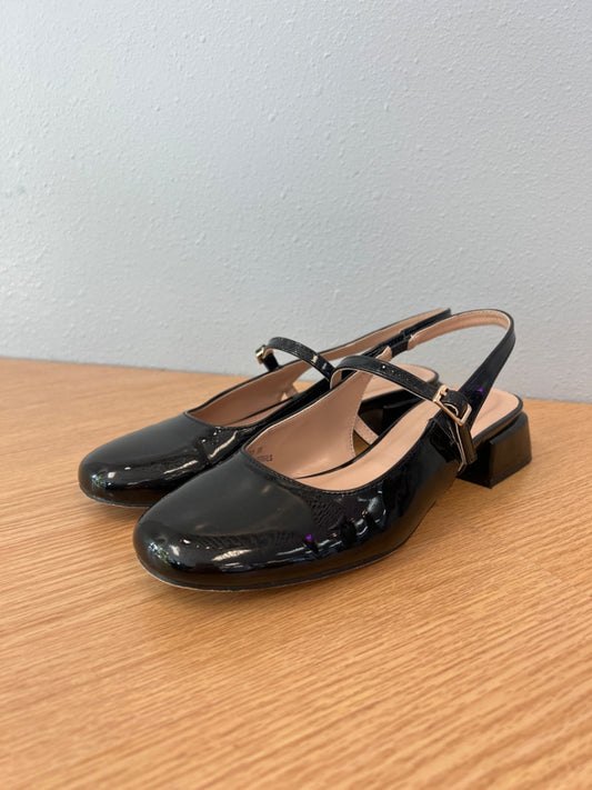 Tahari 8 Black Patent, low heel w/ slingback