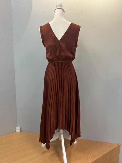 Steve Madden XS Brown pleated sleeveless midi SATIN