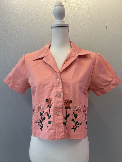 Bobbie Brooks S Pink Bttnup w/embroider flowers